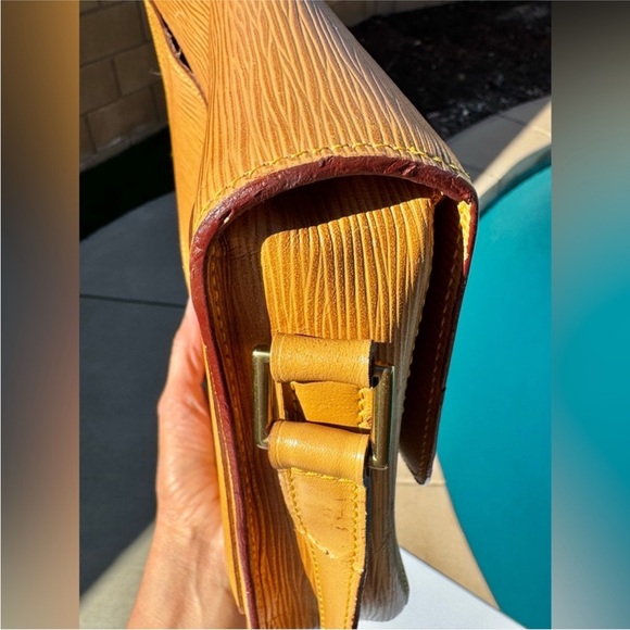 Louis Vuitton Epi St. Cloud PM with COA and Dust bag - Picture 15 of 15